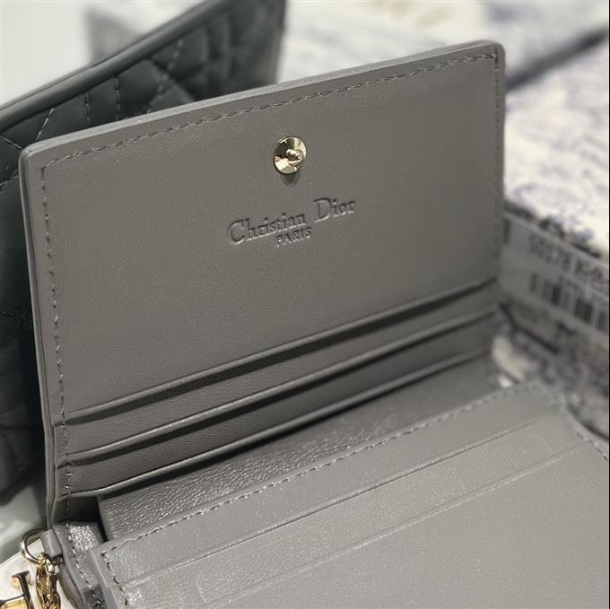 2025228Y 220P182142891